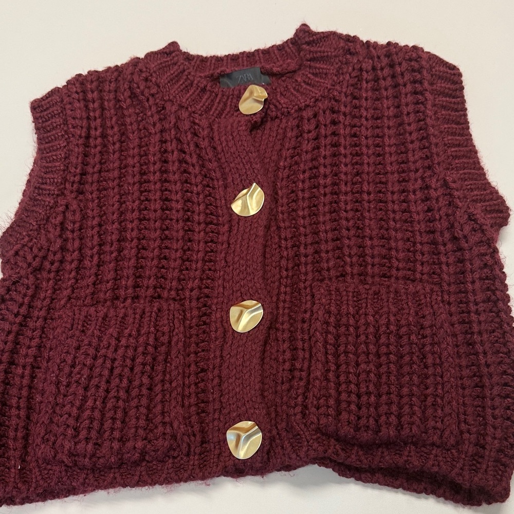 Zara Maroon Knit Vest with Gold Metallic Accent buttons. Women’s Medium.
